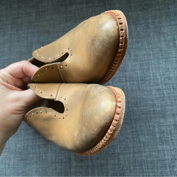 FREE PEOPLE DISTRESSED CUTOUTS BOOTIES - Picture 5 of 11